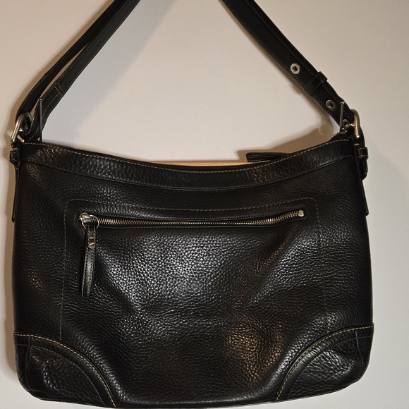 Vintage Coach Black Leather Shoulder Bag with Elegant Silhouette - Picture 2 of 10
